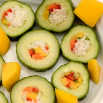 Cucumber slices stufed with rice, mango and red pepper