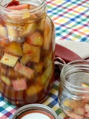 Rhubarb pickles in jars.