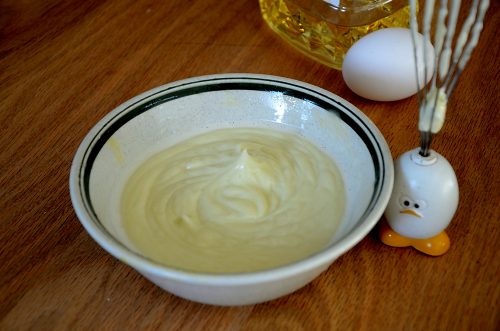 homemade-mayo-in-bowl