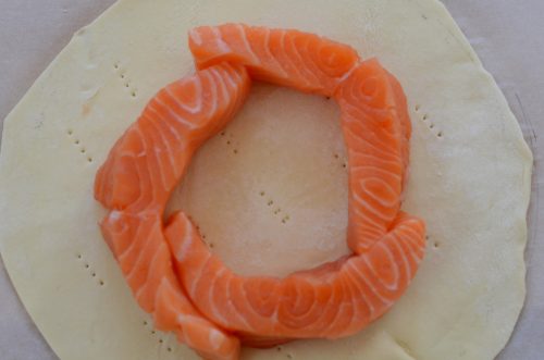 step to make a salmon spiral pie