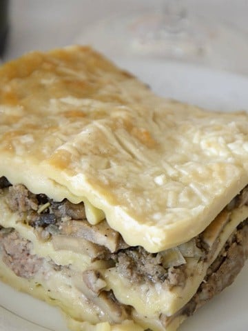 Plate with a square of creamy beef, mushroom lasagne.