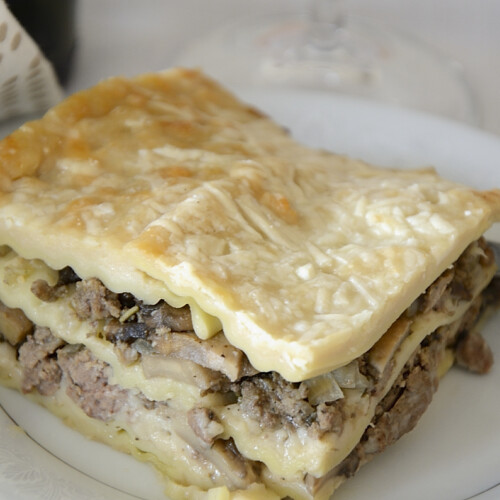 Plate with a square of creamy beef, mushroom lasagne.