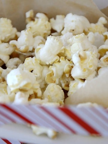 Popcorn with sweet and salty flavouring.