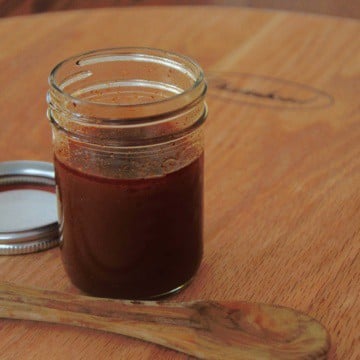 Mason jar of golden brown veal stock.