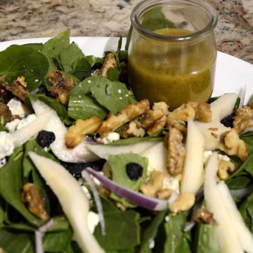 Bed of spinach with pear, candied walnuts and dried blueberries toppings and honey mustard dressing.