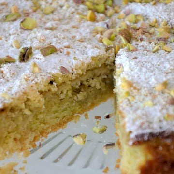 Italian crumb cake with pistachio cream filling, topped with crushed pistachios and icing sugar.