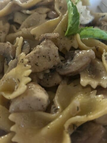 Chicken au poivre close up.